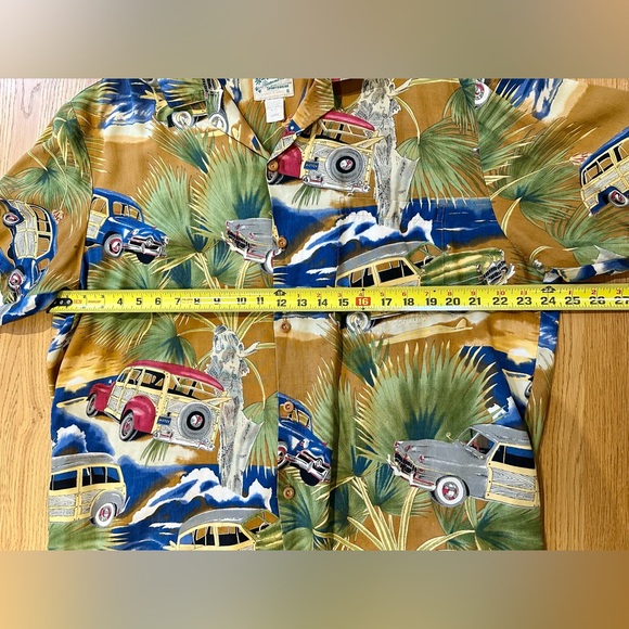 Retro Hawaiian shirt, made in Hawaii with coconut buttons - Picture 8 of 12